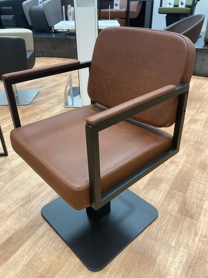 Karisma Kiss Styling Chair + Iron Wash Ex-Display Package