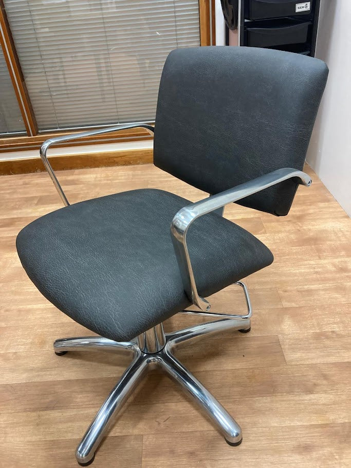 REM Atlas 20 Styling Chair Ex-Display