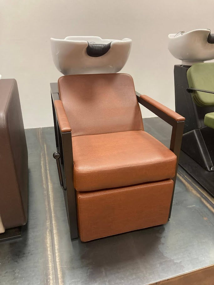 Karisma Kiss Styling Chair + Iron Wash Ex-Display Package