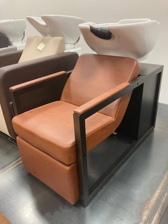 Karisma Kiss Styling Chair + Iron Wash Ex-Display Package