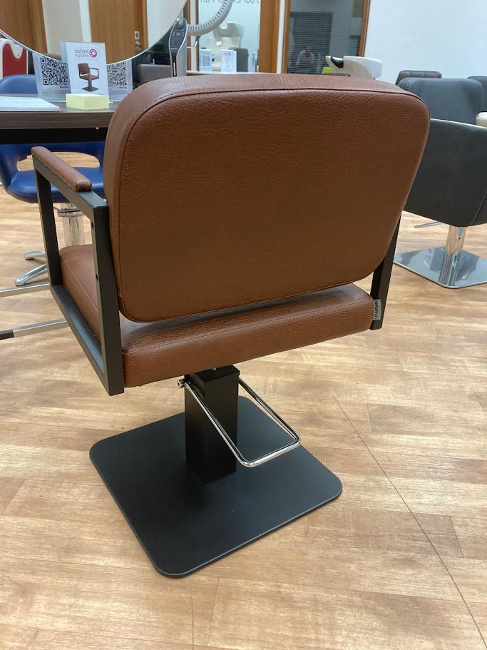 Karisma Kiss Styling Chair + Iron Wash Ex-Display Package